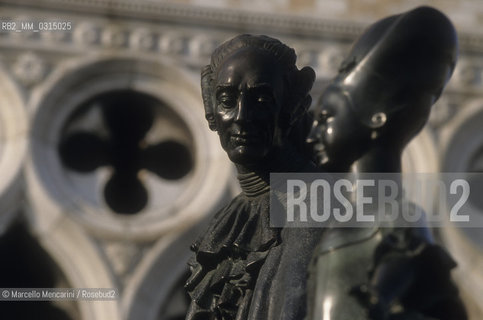 Venice Carnival 1998 dedicated to Giacomo Casanova.Monument by Mihail Chemiakin to Giacomo Casanova / Carnevale di Venezia 1998 dedicato a Giacomo Casanova. Monumento a Giacomo Casanova di Mihail Chemiakin - ©Marcello Mencarini/Rosebud2