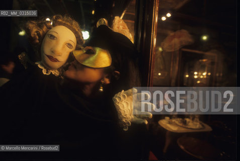 Venice Carnival 1998 dedicated to Giacomo Casanova. Mask at Caffè Florian / Carnevale di Venezia 1998 dedicato a Giacomo Casanova. Maschera al Caffè Florian - ©Marcello Mencarini/Rosebud2