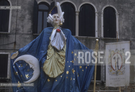 Venice Carnival 1998 dedicated to Giacomo Casanova. Costume as Casanova by the Compagnia della calza / Carnevale di Venezia 1998 dedicato a Giacomo Casanova. Maschera da Casanova  della Compagnia della calza - ©Marcello Mencarini/Rosebud2