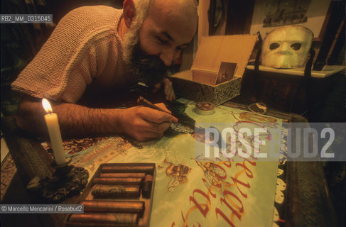 Venice Carnival 1998 dedicated to Giacomo Casanova. Guerrino Lovato painting the Carnival poster / Carnevale di Venezia 1998 dedicato a Giacomo Casanova. Guerrino Lovato dipinge il manifesto del carnevale - ©Marcello Mencarini/Rosebud2
