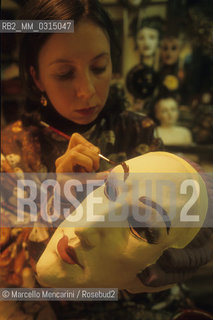 Venice Carnival 1998 dedicated to Giacomo Casanova. Mask inspired by Fellinis Casanova made in the workshop Mondo novo / Carnevale di Venezia 1998 dedicato a Giacomo Casanova. Maschera ispirata al Casanova di Fellini del laboratorio Mondo Novo - ©Marcello Mencarini/Rosebud2