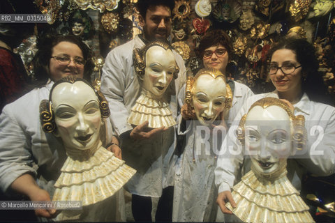 Venice Carnival 1998 dedicated to Giacomo Casanova. Masks of Casanova made in the workshop Tragicomica of Gualtiero DallOsto / Carnevale di Venezia 1998 dedicato a Giacomo Casanova. Maschere di Casanova prodotte dal laboratorio Tragicomica di Gualtiero DallOsto - ©Marcello Mencarini/Rosebud2