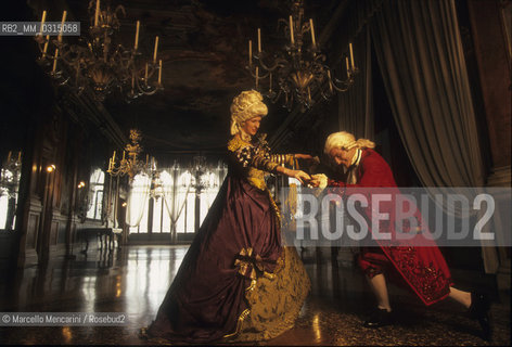 Venice Carnival 1998 dedicated to Giacomo Casanova. Eighteenth century masked ball style at Palazzo Pisani Moretta / Venice Carnival 1998 dedicated to Giacomo Casanova. Eighteenth century masked ball style at Palazzo Pisani Moretta / Carnevale di Venezia 1998 dedicato a Giacomo Casanova. Ballo in maschera in costumi del Settecento a Palazzo Pisani Moretta  - ©Marcello Mencarini/Rosebud2