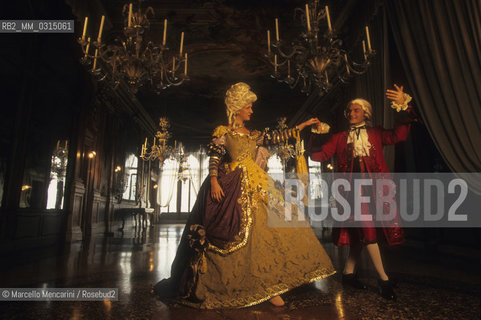 Venice Carnival 1998 dedicated to Giacomo Casanova. Eighteenth century masked ball style at Palazzo Pisani Moretta / Venice Carnival 1998 dedicated to Giacomo Casanova. Eighteenth century masked ball style at Palazzo Pisani Moretta / Carnevale di Venezia 1998 dedicato a Giacomo Casanova. Ballo in maschera in costumi del Settecento a Palazzo Pisani Moretta  - ©Marcello Mencarini/Rosebud2