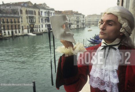 Venice Carnival 1998 dedicated to Giacomo Casanova. Eighteenth century masked ball style at Palazzo Pisani Moretta / Venice Carnival 1998 dedicated to Giacomo Casanova. Eighteenth century masked ball style at Palazzo Pisani Moretta / Carnevale di Venezia 1998 dedicato a Giacomo Casanova. Ballo in maschera in costumi del Settecento a Palazzo Pisani Moretta  - ©Marcello Mencarini/Rosebud2