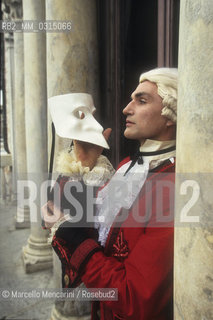 Venice Carnival 1998 dedicated to Giacomo Casanova. Eighteenth century masked ball style at Palazzo Pisani Moretta / Venice Carnival 1998 dedicated to Giacomo Casanova. Eighteenth century masked ball style at Palazzo Pisani Moretta / Carnevale di Venezia 1998 dedicato a Giacomo Casanova. Ballo in maschera in costumi del Settecento a Palazzo Pisani Moretta  - ©Marcello Mencarini/Rosebud2