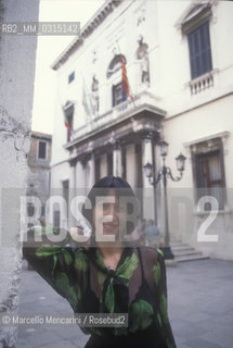Venice, 1995. Italian soprano Luisa Castellani in front of La Fenice Theater / Venezia, 1995. Il soprano Luisa Castellani davanti al teatro La Fenice - ©Marcello Mencarini/Rosebud2