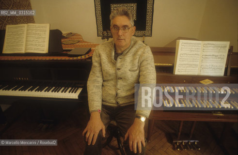Italian composer Niccolò Castiglioni in his house, 1988 / Il compositore Niccolò Castiglioni nella sua casa, 1988 - ©Marcello Mencarini/Rosebud2