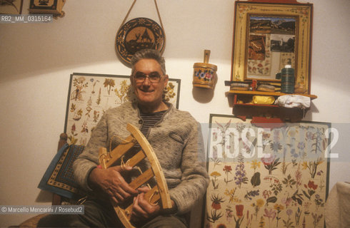 Italian composer Niccolò Castiglioni in his house, 1988 / Il compositore Niccolò Castiglioni nella sua casa, 1988 - ©Marcello Mencarini/Rosebud2