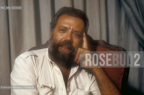 Cartoonist Sergio Staino on the set of the movie Cavalli si nasce directed by himself, 1988 / Il fumettista e disegnatore Sergio Staino sul set del film Cavalli si nasce da lui diretto, 1988 - ©Marcello Mencarini/Rosebud2
