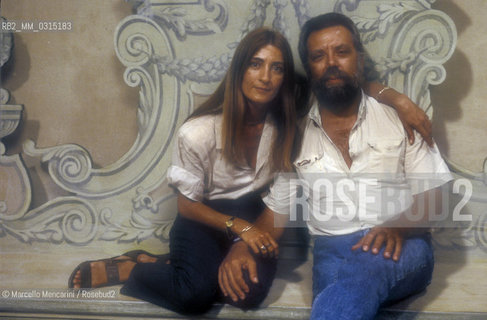 Cartoonist Sergio Staino and his wife Bruna on the set of the movie Cavalli si nasce directed by himself, 1988 / Il fumettista e disegnatore Sergio Staino con sua moglie Bruna sul set del film Cavalli si nasce da lui diretto, 1988 - ©Marcello Mencarini/Rosebud2