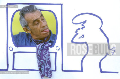 Lucca, 1984. Italian cartoonist Osvaldo Cavandoli posing next to a drawing of his character La Linea (The Line) / Lucca, 1984. Il disegnatore di fumetti Osvaldo Cavandoli posa accanto a un disegno del suo personaggio La Linea - ©Marcello Mencarini/Rosebud2