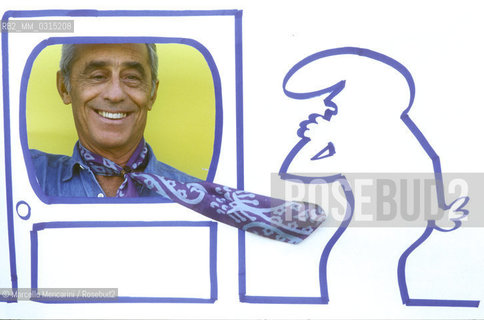 Lucca, 1984. Italian cartoonist Osvaldo Cavandoli posing next to a drawing of his character La Linea (The Line) / Lucca, 1984. Il disegnatore di fumetti Osvaldo Cavandoli posa accanto a un disegno del suo personaggio La Linea - ©Marcello Mencarini/Rosebud2
