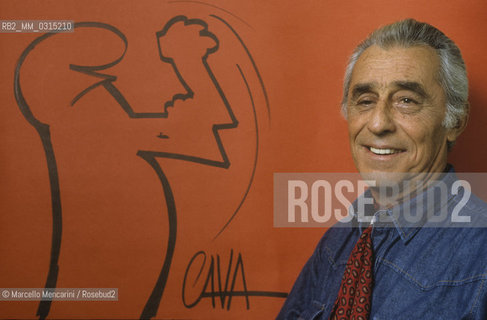 Lucca, 1984. Italian cartoonist Osvaldo Cavandoli posing next to a drawing of his character La Linea (The Line) / Lucca, 1984. Il disegnatore di fumetti Osvaldo Cavandoli posa accanto a un disegno del suo personaggio La Linea - ©Marcello Mencarini/Rosebud2