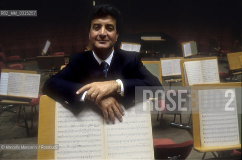 Rome, Pius XII Auditorium (concert hall of the Santa Cecilia Academy Orchestra), 1992. Italian conductor Aldo Ceccato / Roma, Auditorium Pio XII (sede dei concerti dellorchestra dellAccademia nazionale di Santa Cecilia), 1992. Il direttore dorchestra Aldo Ceccato - ©Marcello Mencarini/Rosebud2