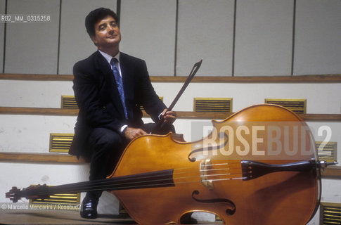 Rome, Pius XII Auditorium (concert hall of the Santa Cecilia Academy Orchestra), 1992. Italian conductor Aldo Ceccato / Roma, Auditorium Pio XII (sede dei concerti dellorchestra dellAccademia nazionale di Santa Cecilia), 1992. Il direttore dorchestra Aldo Ceccato - ©Marcello Mencarini/Rosebud2