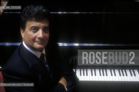 Rome, Pius XII Auditorium (concert hall of the Santa Cecilia Academy Orchestra), 1992. Italian conductor Aldo Ceccato / Roma, Auditorium Pio XII (sede dei concerti dellorchestra dellAccademia nazionale di Santa Cecilia), 1992. Il direttore dorchestra Aldo Ceccato - ©Marcello Mencarini/Rosebud2
