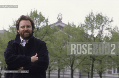 Amsterdam, 1991. Riccardo Chailly,  conductor of the Royal Concertgebouw Orchestra (KCO), in front of the Royal Concertgebouw / Amsterdam, 1991. Riccardo Chailly, direttore della Royal Concertgebouw Orchestra (KCO), davanti al Royal Concertgebouw - ©Marcello Mencarini/Rosebud2