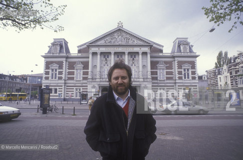 Amsterdam, 1991. Riccardo Chailly,  conductor of the Royal Concertgebouw Orchestra (KCO), in front of the Royal Concertgebouw / Amsterdam, 1991. Riccardo Chailly, direttore della Royal Concertgebouw Orchestra (KCO), davanti al Royal Concertgebouw - ©Marcello Mencarini/Rosebud2