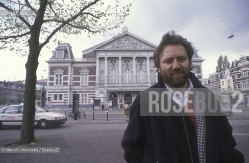 Amsterdam, 1991. Riccardo Chailly,  conductor of the Royal Concertgebouw Orchestra (KCO), in front of the Royal Concertgebouw / Amsterdam, 1991. Riccardo Chailly, direttore della Royal Concertgebouw Orchestra (KCO), davanti al Royal Concertgebouw - ©Marcello Mencarini/Rosebud2