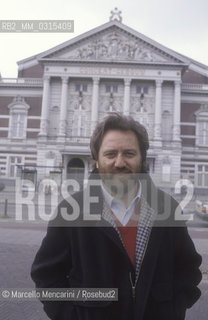 Amsterdam, 1991. Riccardo Chailly,  conductor of the Royal Concertgebouw Orchestra (KCO), in front of the Royal Concertgebouw / Amsterdam, 1991. Riccardo Chailly, direttore della Royal Concertgebouw Orchestra (KCO), davanti al Royal Concertgebouw - ©Marcello Mencarini/Rosebud2