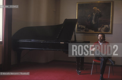 Amsterdam, 1991. Riccardo Chailly,  conductor of the Royal Concertgebouw Orchestra (KCO), in the Royal Concertgebouw / Amsterdam, 1991. Riccardo Chailly, direttore della  Royal Concertgebouw Orchestra (KCO), nel Royal Concertgebouw - ©Marcello Mencarini/Rosebud2