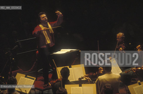 Amsterdam 1991. Italian conductor Riccardo Chailly performing a rehearsal with the Royal Concertgebouw Orchestra / Riccardo Chailly dirige lOrchestra del Concertgebouw durante una prova - ©Marcello Mencarini/Rosebud2