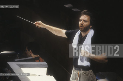 Amsterdam 1991. Italian conductor Riccardo Chailly performing a rehearsal with the Royal Concertgebouw Orchestra / Riccardo Chailly dirige lOrchestra del Concertgebouw durante una prova - ©Marcello Mencarini/Rosebud2