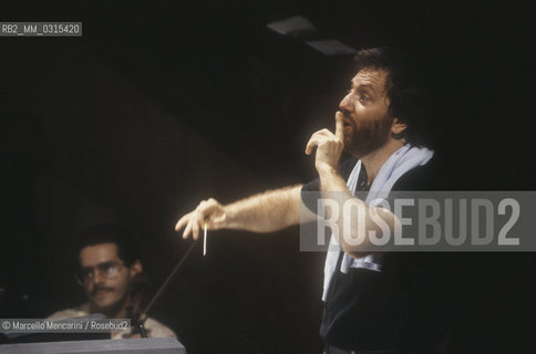 Amsterdam 1991. Italian conductor Riccardo Chailly performing a rehearsal with the Royal Concertgebouw Orchestra / Riccardo Chailly dirige lOrchestra del Concertgebouw durante una prova - ©Marcello Mencarini/Rosebud2