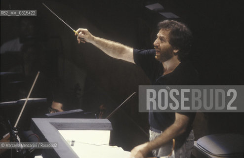 Amsterdam 1991. Italian conductor Riccardo Chailly performing a rehearsal with the Royal Concertgebouw Orchestra / Riccardo Chailly dirige lOrchestra del Concertgebouw durante una prova - ©Marcello Mencarini/Rosebud2