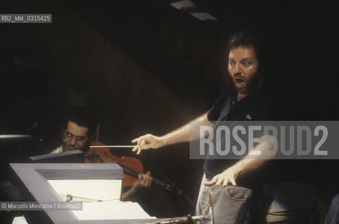 Amsterdam 1991. Italian conductor Riccardo Chailly performing a rehearsal with the Royal Concertgebouw Orchestra / Riccardo Chailly dirige lOrchestra del Concertgebouw durante una prova - ©Marcello Mencarini/Rosebud2
