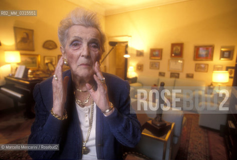 Milan, 1994. Italian soprano Gina Cigna in her house / Milano, 1994. Il soprano Gina Cigna nella sua casa - ©Marcello Mencarini/Rosebud2