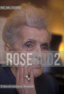 Milan, 1994. Italian soprano Gina Cigna in her house / Milano, 1994. Il soprano Gina Cigna nella sua casa - ©Marcello Mencarini/Rosebud2