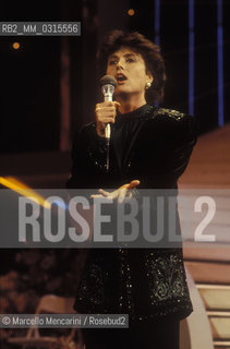 Sanremo Music Festival 1985. Gigliola Cinquetti performs her song Chiamalo amore (ranked third) / Festival di Sanremo 1985. Gigliola Cinquetti canta Chiamalo amore (terza classificata) - ©Marcello Mencarini/Rosebud2