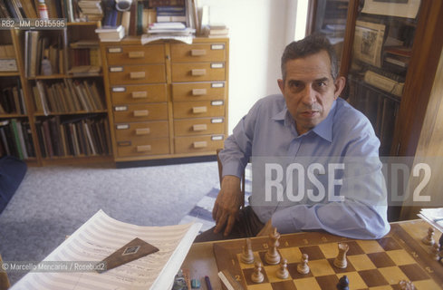 Rome, 1988. Italian composer Aldo Clementi in his house / Roma, 1988. Il compositore Aldo Clementi nella sua casa - ©Marcello Mencarini/Rosebud2