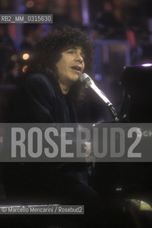 Sanremo Music Festival 1991. Italian singer-songwriter Riccardo Cocciante performing Se Stiamo Insieme, winning song of the Festival / Festivald di Sanremo 1991 . Riccardo Cocciante canta Se Stiamo Insieme, canzone vincitrice del Festival - ©Marcello Mencarini/Rosebud2