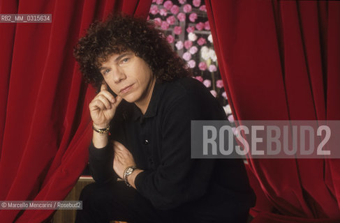 Sanremo Music Festival 1991. Italian singer-songwriter Riccardo Cocciante, Festival winner with the song Se Stiamo Insieme / Festivald di Sanremo 1991 . Il cantante Riccardo Cocciante, vincitore del Festival con la canzone Se stiamo insieme - ©Marcello Mencarini/Rosebud2