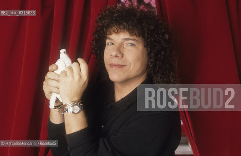 Sanremo Music Festival 1991. Italian singer-songwriter Riccardo Cocciante, Festival winner with the song Se Stiamo Insieme / Festivald di Sanremo 1991 . Il cantante Riccardo Cocciante, vincitore del Festival con la canzone Se stiamo insieme - ©Marcello Mencarini/Rosebud2