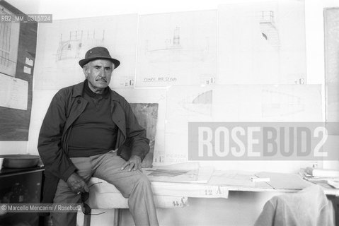 Malta, 1985. Italian set designer Mario Chiari on the set of the tv movie Christopher Columbus directed by Alberto Lattuada / Malta, 1985. Lo scenografo Mario Chiari sul set del film per la tv Cristoforo Colombo, diretto da Alberto Lattuada - ©Marcello Mencarini/Rosebud2
