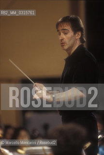 Spoleto Festival of Two Worlds 1995. American conductor James Conlon during the rehearsal of Festival closing concert: Verdis Requiem performed by Spoleto Festival Orchestra / Festival dei due mondi di Spoleto 1995. Il direttore dorchestra James Conlon durante le prove del concerto di chiusura del Festival: il Requiem di Verdi eseguito dalla Spoleto Festival Orchestra - ©Marcello Mencarini/Rosebud2
