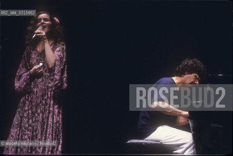 American jazz and fusion pianist, keyboardist, and composer Chick Corea performing with his wife, vocalist Gayle Moran  (about 1980) / Il pianista e compositore jazz-fusion Chick Corea in concerto con sua moglie, la cantante Gayle Moran (1980 circa) - ©Marcello Mencarini/Rosebud2