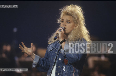 Sanremo Music Festival 1990. American pop singer Nikka Costa performing the song All for the Love, English version of Vattene Amore sung by Amedeo Minghi and Mietta / Festival di Sanremo 1990. Nikka Costa canta , versione inglese di Vattene Amore cantata da Amedeo Minghi e Mietta- ©Marcello Mencarini/Rosebud2