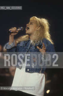Sanremo Music Festival 1990. American pop singer Nikka Costa performing the song All for the Love, English version of Vattene Amore sung by Amedeo Minghi and Mietta / Festival di Sanremo 1990. Nikka Costa canta , versione inglese di Vattene Amore cantata da Amedeo Minghi e Mietta- ©Marcello Mencarini/Rosebud2