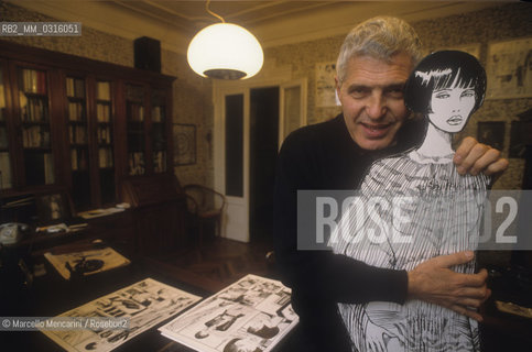 Milan, 1993. Italian cartoonist Guido Crepax in his studio hugging an outline of his character Valentina / Milano, 1993. Il fumettista Guido Crepax nel suo studio mentre abbraccia una sagoma del suo personaggio Valentina - ©Marcello Mencarini/Rosebud2