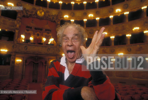 Venice, La Fenice Theater, 1995. American choreographer Merce Cunningham, in Venice to receive the Golden Lion Award for Lifetime Achievement by Dance Venice Biennale / Venezia, Teatro La Fenice,1995. Il coreografo Merce Cunningham, a Venezia per ricevere il Leone doro alla carriera dalla Biennale Danza - ©Marcello Mencarini/Rosebud2