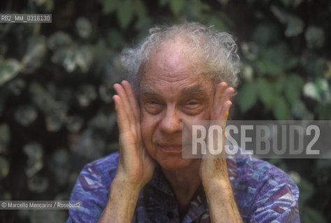 Venice, 1995. American choreographer Merce Cunningham, in Venice to receive the Golden Lion Award for Lifetime Achievement by Dance Venice Biennale / Venezia,1995. Il coreografo Merce Cunningham, a Venezia per ricevere il Leone doro alla carriera dalla Biennale Danza - ©Marcello Mencarini/Rosebud2
