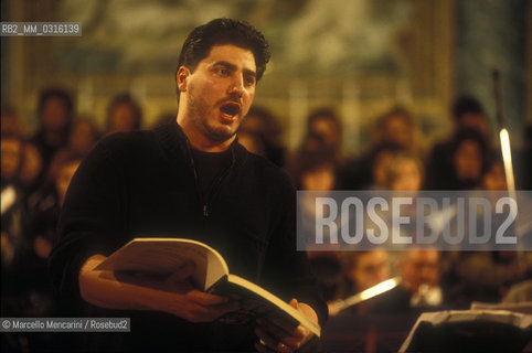 Rome, Basilica of Santa Maria degli Angeli (Saint Mary of the Angels), 1999. Argentinian tenor opera singer José Cura performing a rehearsal / Il tenore José Cura durante una prova - ©Marcello Mencarini/Rosebud2