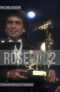 Sanremo Music Festival 1990. Italian pop singer Toto Cutugno, finished in second place with the song Gli amori, holding his prize / Festival di Sanremo 1990. Il cantante Toto Cutugno, classificato al secondo posto con la canzone Gli amori, con il premio vinto - ©Marcello Mencarini/Rosebud2