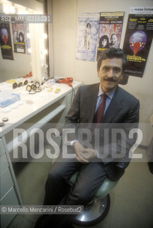 Rome, 1996. Italian politician Massimo DAlema, secretary of the Democratic Party of the Left (in Italian: Partito Democratico della Sinistra, PDS),  in his dressing room before participating in the TV show Porta a Porta / Roma, 1996. Il politico massimo DAlema, segretario del partito Democratico della Sinistra (PDS), nel suo camerino prima di partecipare alla trasmissione TV Porta a porta - ©Marcello Mencarini/Rosebud2