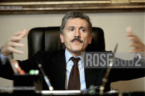 Rome, November 10, 1999. Italian Prime Minister Massimo Dalema in his office at Palazzo Chigi / Roma, 10 Novembre 1999. Il Presidente del Consiglio Massimo DAlema nel suo ufficio a Palazzo Chigi - ©Marcello Mencarini/Rosebud2